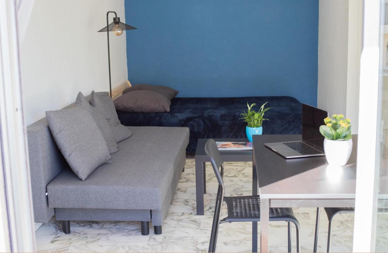 With Terrace And Sea View, 10 Min To The Apartment Nice